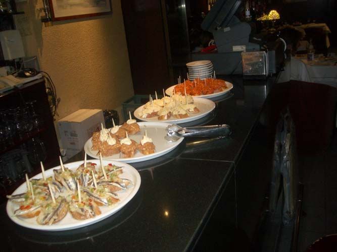 Barra de pintxos del restaurante.